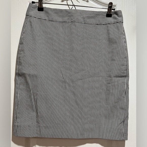 Banana Republic Dresses & Skirts - Banana republic railroad stripe pencil skirt size 4.